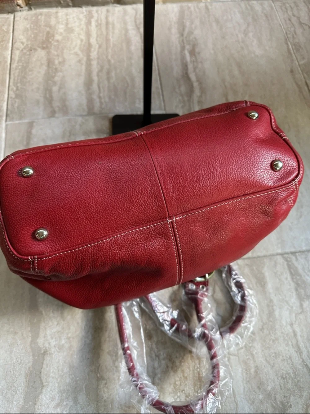 Tignanello Red Pebble Grain Genuine Leather Shoulder Bag - Picture 4 of 9